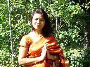 Sima Grtler ist Yogalehrerin, sie ist in Indien aufgewachsen,
lernte seid ihrer frhen Kindheit Yoga und ist Mitglied und Vertreterin der  World Yoga Society  in Deutschland.
